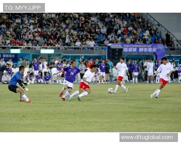 全球足球明星同框合影高清盛宴展现足坛魅力与友谊的瞬间